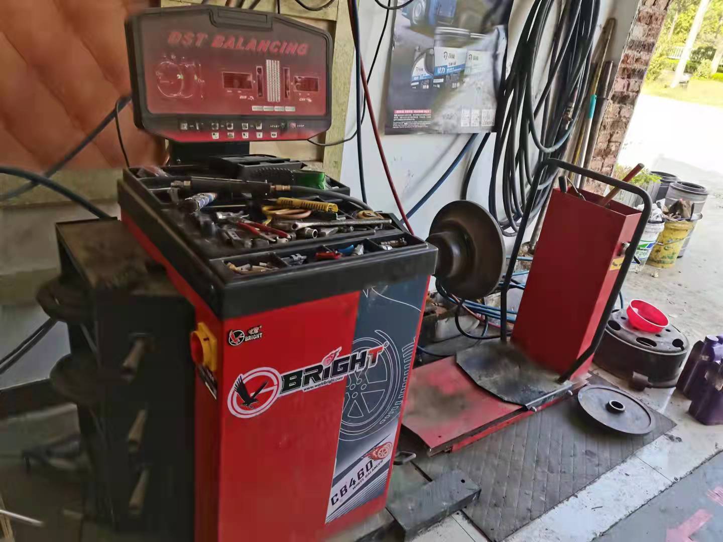 潍城经济开发区大车轮胎维修店转让，汽修机器也可单独转让